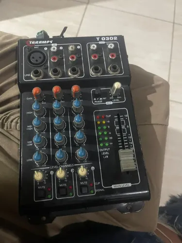 Vendo mesa stetsom 3 canal 