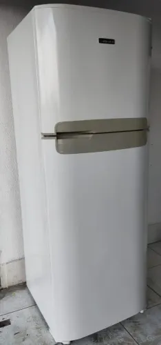 Vendo geladeira Frost Free funcionando perfeitamente faço entrega 474 litros
