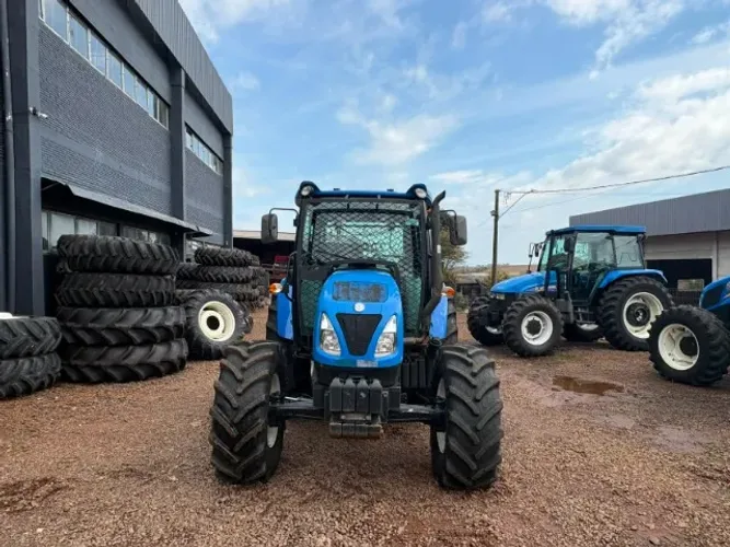 Trator New Holland, Modelo T4.75S, Cabinado, Ano 2024