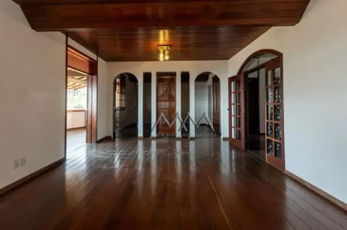 Casa à Venda no Mangabeiras | 6 Quartos - 1.260m²