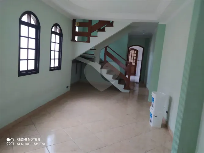 Sobrado à venda com 3 quartos, sendo 1 suíte, em Vila Urupês, Suzano - SP