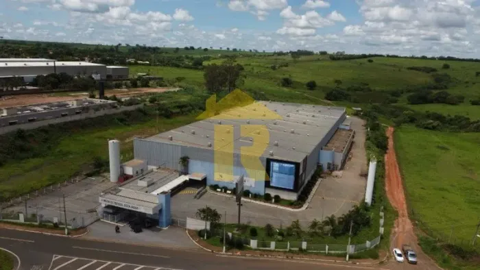 Oportunidade de investimento: Salão comercial à venda em Cedral-SP! 100 salas, 30 vagas de