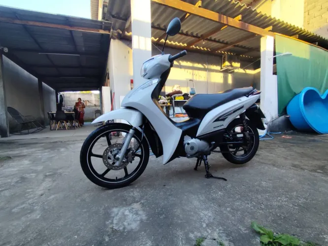 Honda Biz 125 - 2013 bem conservada