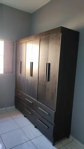 Guarda roupa ótimo estado, madeiras e gavetas impecáveis
