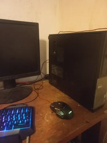 Monitor mais cpu mais teclado e mouse tudo em bom estado vende-se ou troca-se em um iPhone
