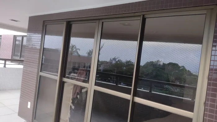 Vendo porta seme nova de correr 4 parte de correr cor bronze