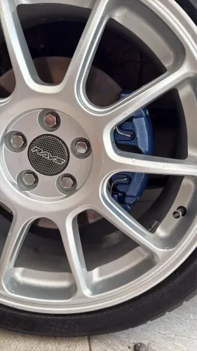 Rodas Rays ZE40 R18 com pneus 225/40