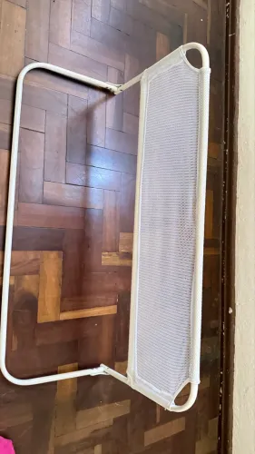 Grade de proteção para cama infantil