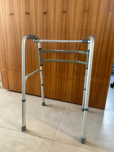 Andador adulto/idoso articulado 3 barras - suporta até 135 kg