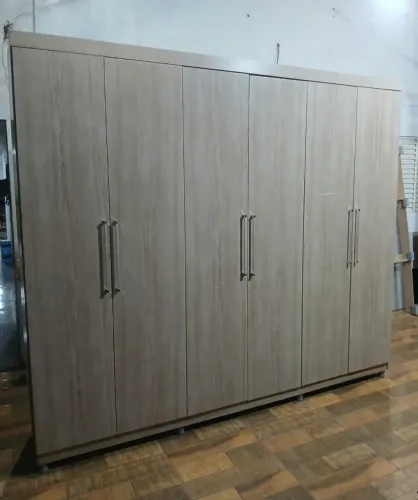 VENDO ESSE GUARDA ROUPA DE CASAL. 