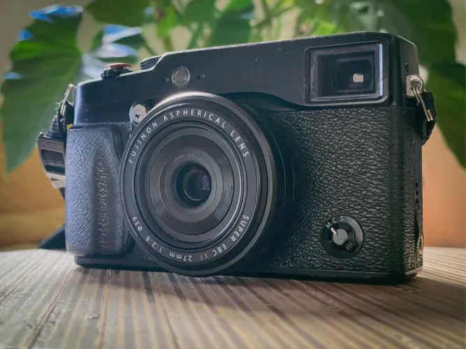 Fujifilm X-Pro1 + 27mm f/2.8 Pancake + Case Couro + SD 64GB