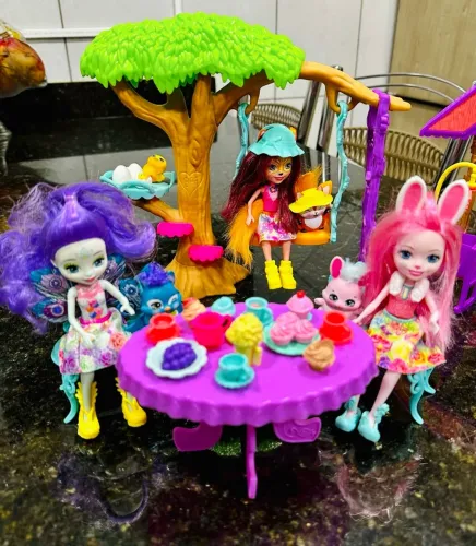 BONECAS ENCHANTIMALS COLEÇÃO COM 4 BONECAS ACESSÓRIOS CENÁRIOS E BICHINHOS