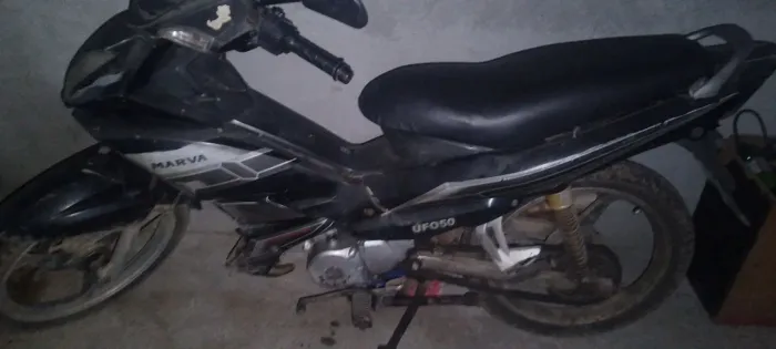 Vendo essa moto 2.500 pra vender 
