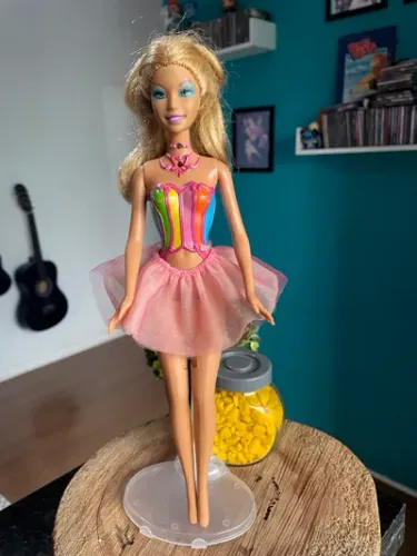Boneca Barbie Boneca Elina Magia do Arco-Íris Mattel - Usada