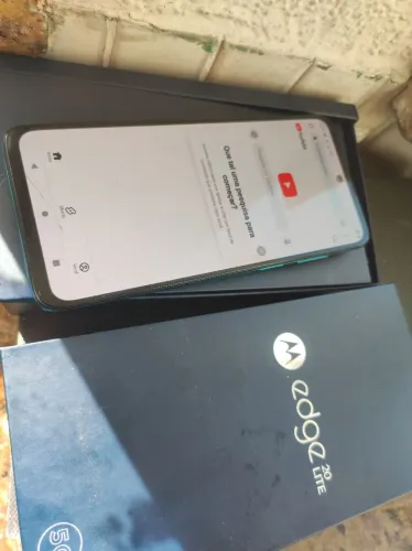 Moto Edge 20 lite 128/6 tela trincada