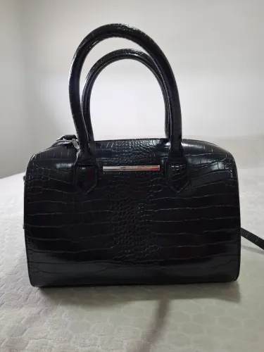 Bolsa preta semi-nova da SANTA LOLLA: 150,00