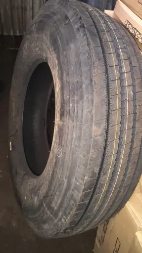Pneus 295 e 275 completamente novos