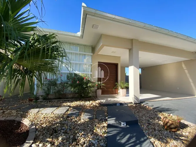 Casa 3 Quartos com 1 Suíte e 170m² - Pedra Branca - CEN