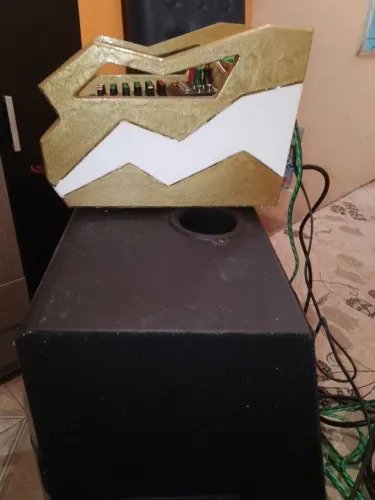 Caixa trio amplificada 300 wat fone de 12com mesa de som e rac voltímetro e fonte