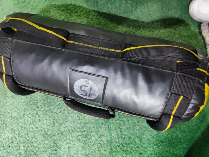 2 bolas de crossfit de 10 e o 8 kgs e power bag de crossfit de 15 kgs