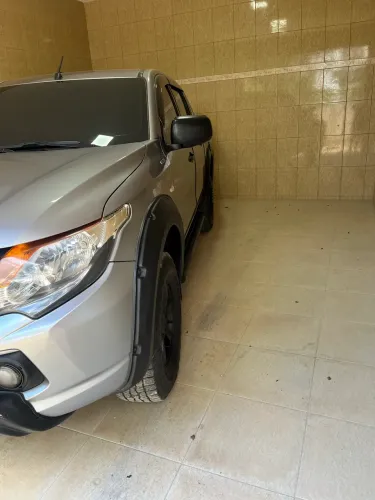 Mitsubishi L200 Triton Sport GLX 2.4 CD Diesel Mec. 2020