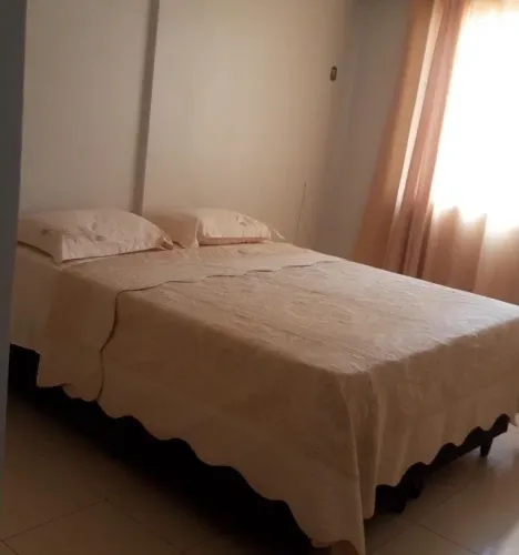 ALUGA-SE APARTAMENTO MOBILIADO