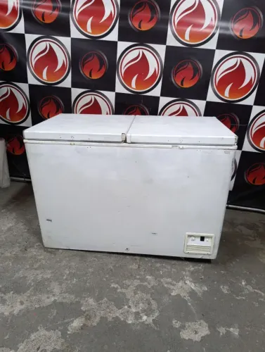 Freezer 1,25x69x95 horizontal 2 portas 220 volts funcionando perfeitamente garantia de 3 m