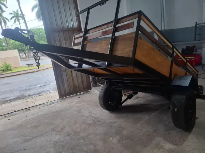 Vendo carretinha reforçada seme nova