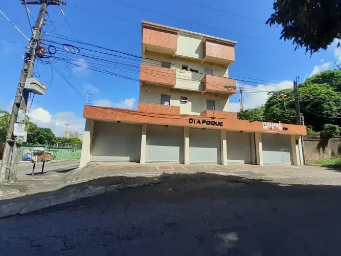 ALUGA - APARTAMENTO 2 QUARTOS  - TERREO - VIZINHO AO FORUM