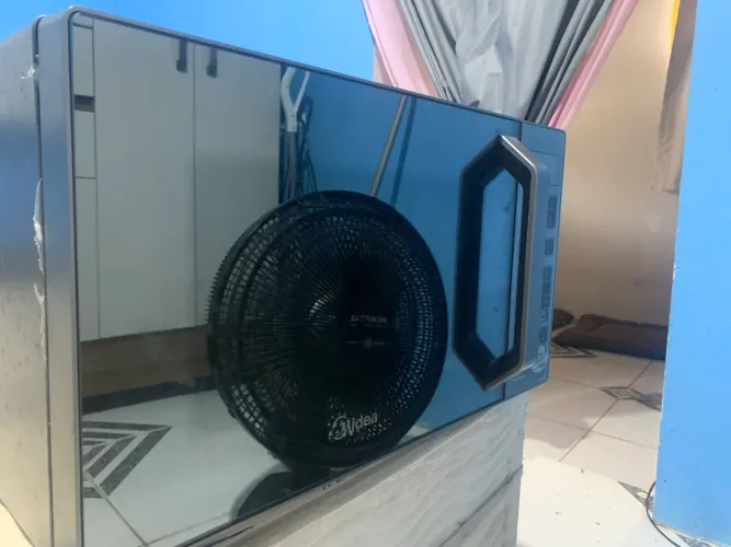 Microondas Midea.