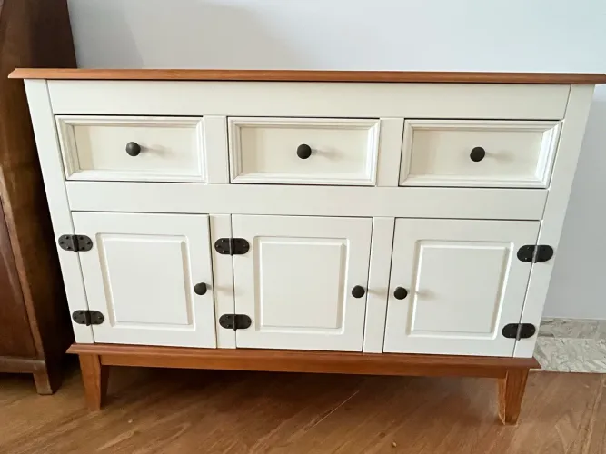 Buffet com 3 portas e 3 gavetas