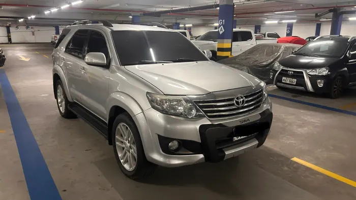 Toyota Hilux SW4 SR 4X2 2.7/ 2.7 Flex 16V Aut. 2014