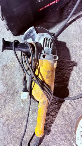 Serra mármore DeWalt - usada