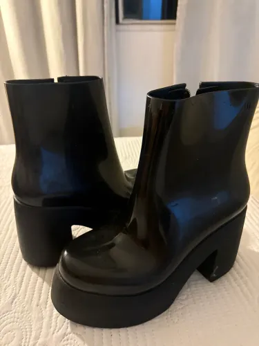     Bota Melissa Preta Plataforma Tam 40 Seminova