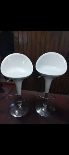 Vendo cadeiras brancas *