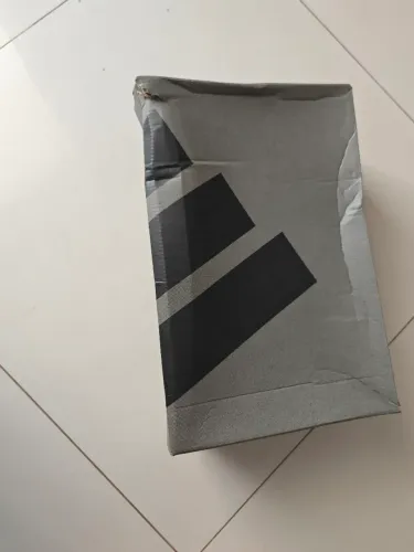 Chuteira Adidas society 