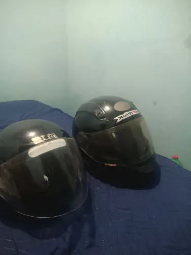 Dois capacetes pelo o preço de um