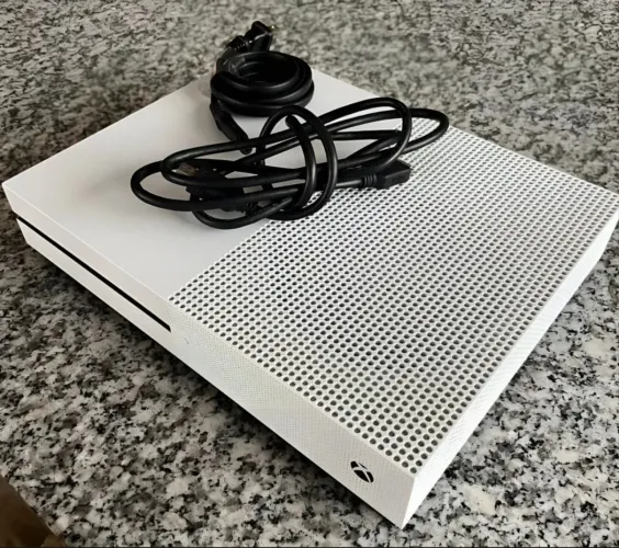 Xbox Série S 1tb + 4 controles