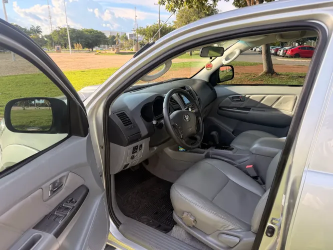 Toyota Hilux CD SRV D4-d 4X4 3.0 TDI Diesel AUT 2010