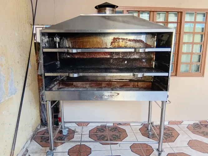 Assadeira inox seme nova para 20 frangos