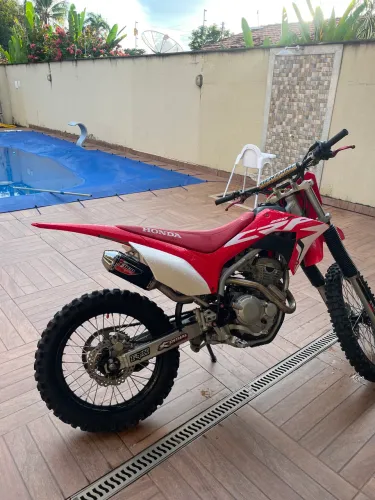 Crf 250f moto muito nova com vários acessórios