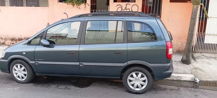Vendo zafira só p rodar ta com junta queimada,faço troca ,ou 6000 sem choro ,moto mobil 4