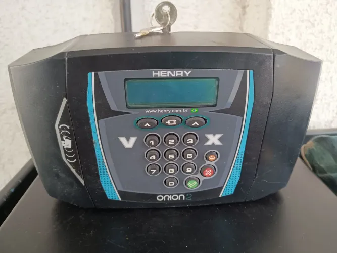 Vendo relógio ponto Henry biométrico Orion, está com pendrive cartucho USB, funcionando.