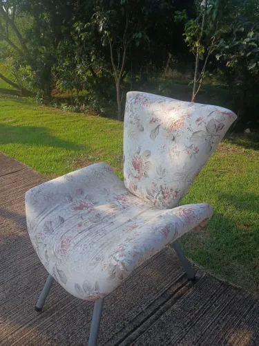Par de Poltronas Estofadas Florais - Higienizadas e em Ótimo estado.