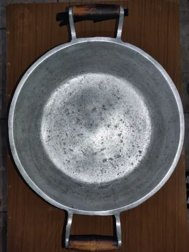 Panela de alumínio batido 30 cm