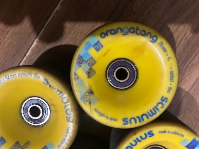 Rodas Orangatang Stimullus 70mm x 42mm 86a com rolamento hondar de Brinde