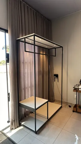 Vende-se Arara de roupas