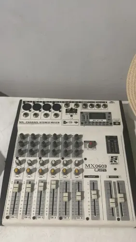 Mesa de som