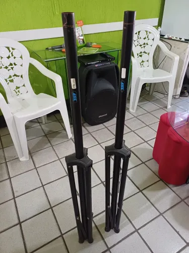 Tripé de caixas de som