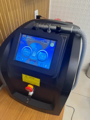 Laser remoção de tatuagem e sobrancelha picossegundo máquina semi-nova  